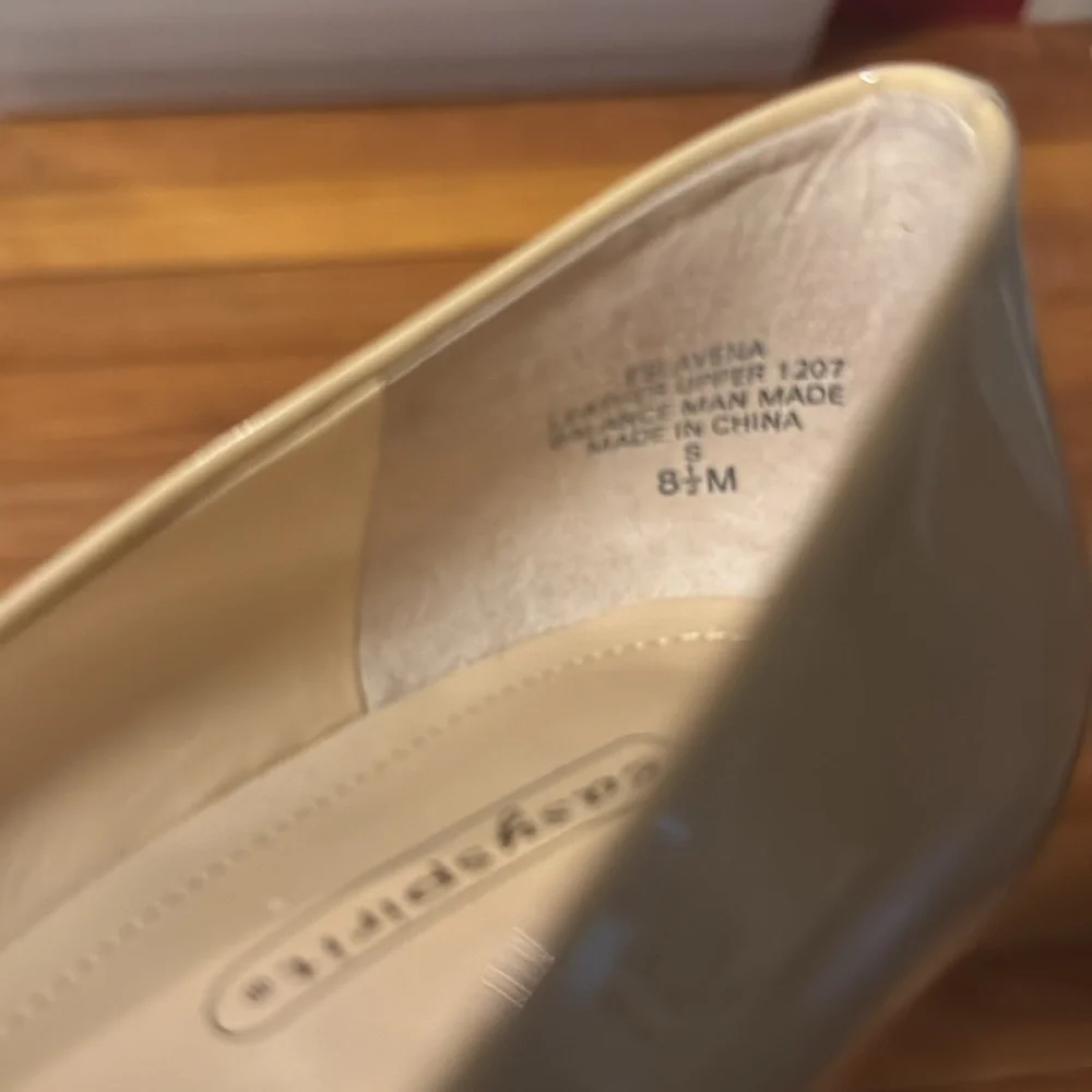 Cream Beige 8.5M Easy Spirit opened Toe Wedge Shoes great condition